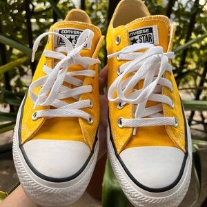 Women’s yellow converse